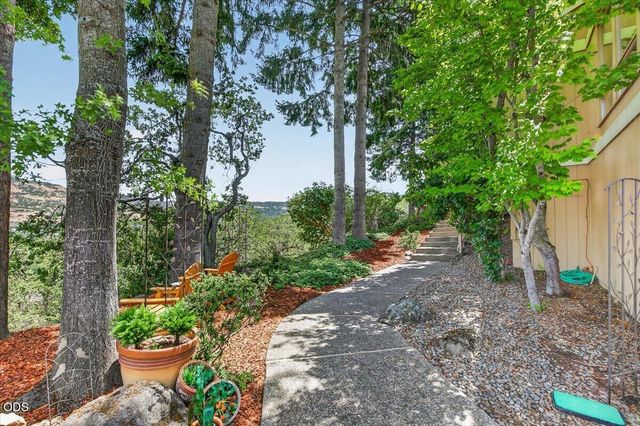 229 Mariposa Terrace, Medford, OR 97504