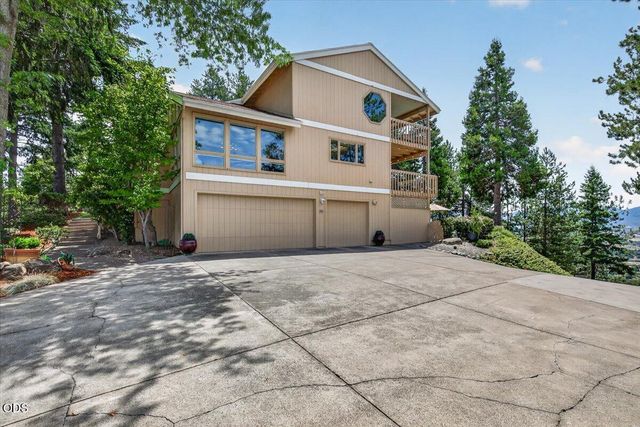 229 Mariposa Terrace, Medford, OR 97504