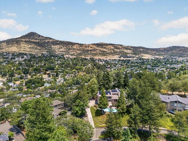 229 Mariposa Terrace, Medford, OR 97504