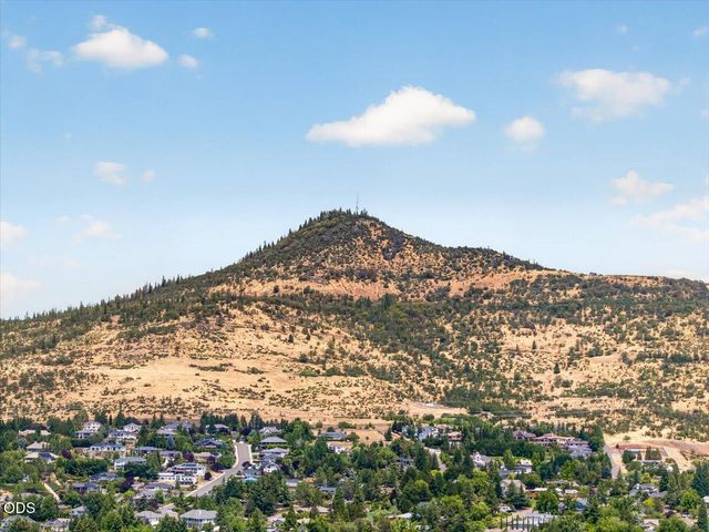 229 Mariposa Terrace, Medford, OR 97504
