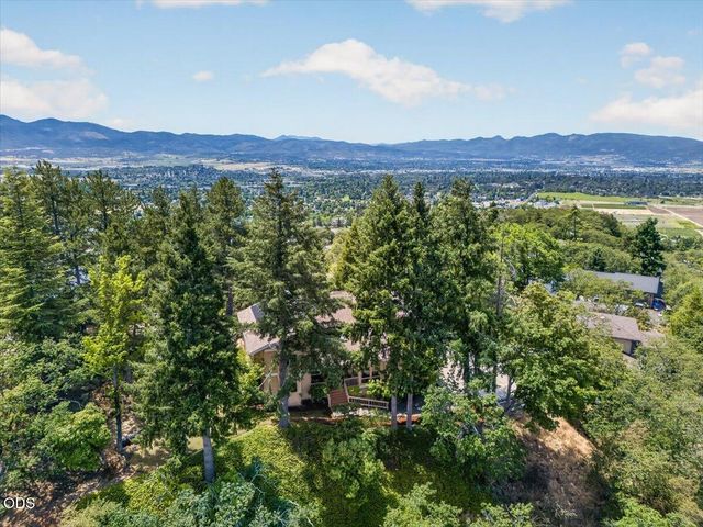 229 Mariposa Terrace, Medford, OR 97504