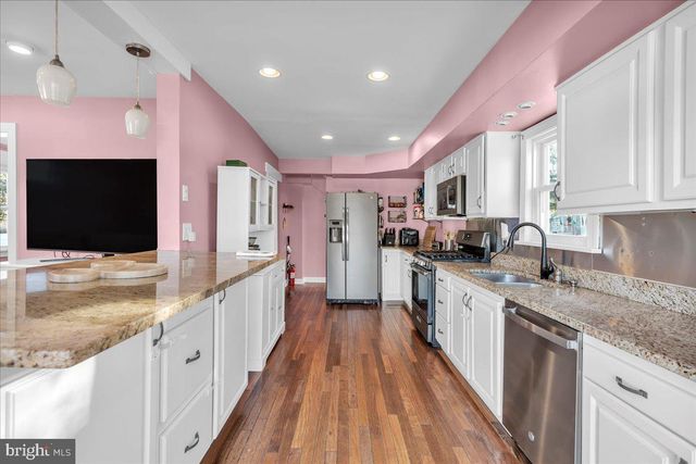 34 CHERRY ST, Medford, NJ 08055