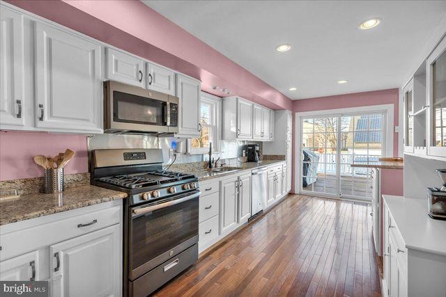 34 CHERRY ST, Medford, NJ 08055