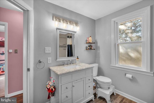 34 CHERRY ST, Medford, NJ 08055