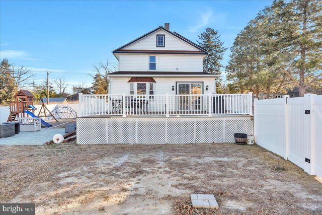 34 CHERRY ST, Medford, NJ 08055