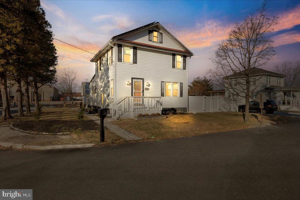 34 CHERRY ST, Medford, NJ 08055