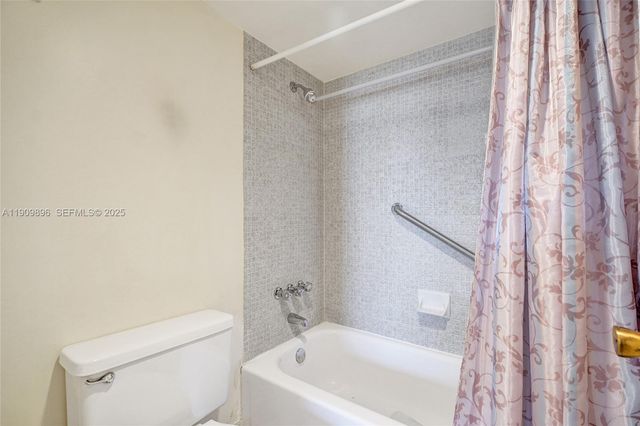 1300 NE Miami Gardens Dr 320E, Miami, FL 33179