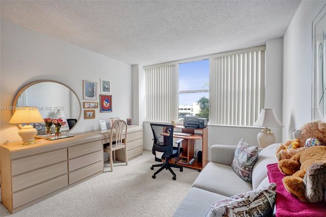 1300 NE Miami Gardens Dr 320E, Miami, FL 33179