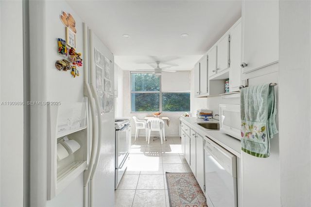 1300 NE Miami Gardens Dr 320E, Miami, FL 33179