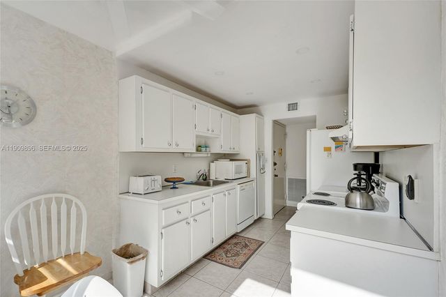 1300 NE Miami Gardens Dr 320E, Miami, FL 33179