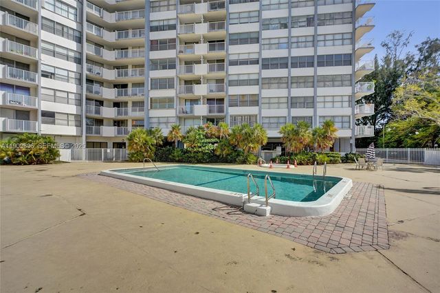 1300 NE Miami Gardens Dr 320E, Miami, FL 33179