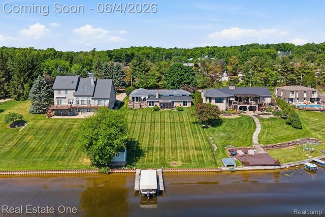 8080 Pine Ranch Drive, Brighton Township, MI 48114