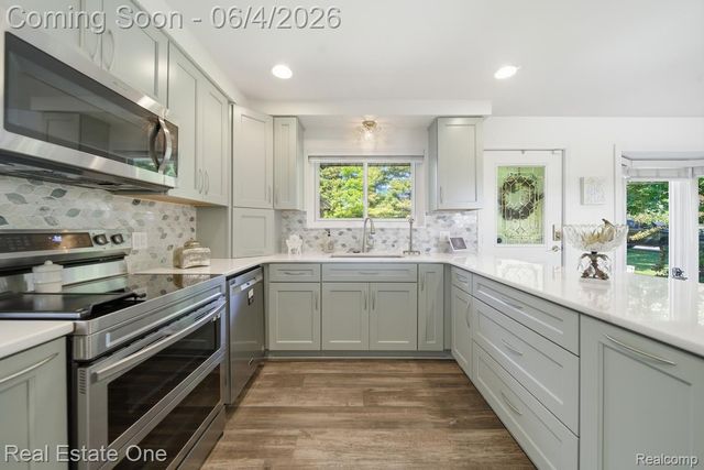 8080 Pine Ranch Drive, Brighton Township, MI 48114