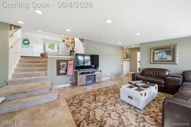 8080 Pine Ranch Drive, Brighton Township, MI 48114