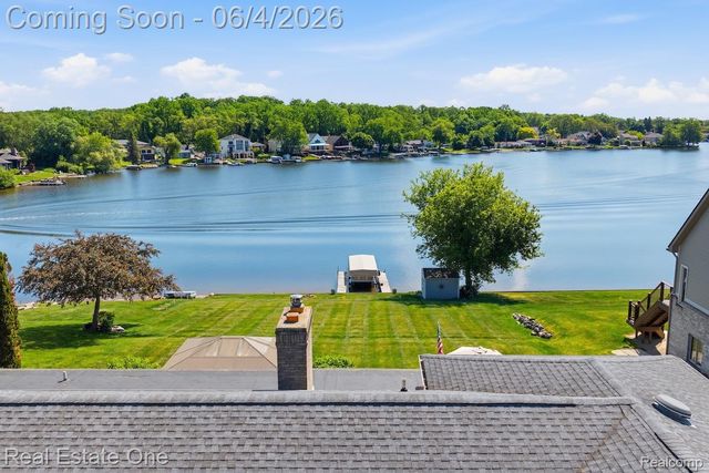 8080 Pine Ranch Drive, Brighton Township, MI 48114