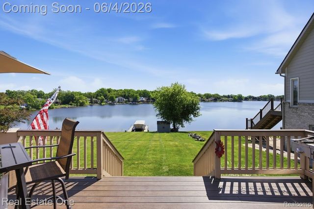 8080 Pine Ranch Drive, Brighton Township, MI 48114