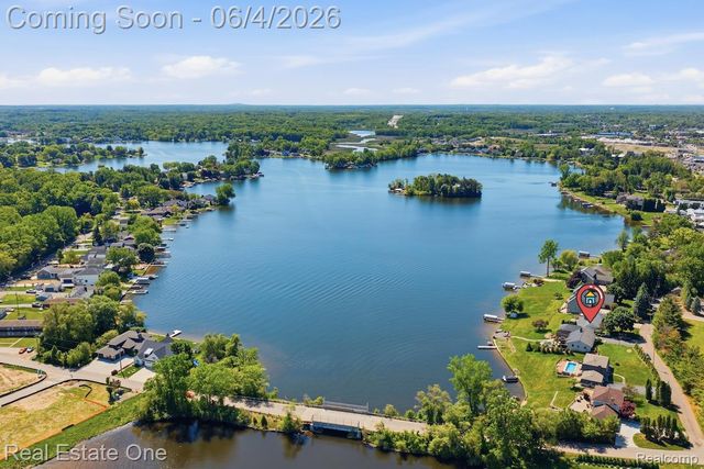 8080 Pine Ranch Drive, Brighton Township, MI 48114