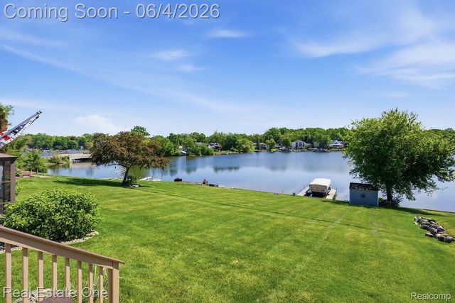 8080 Pine Ranch Drive, Brighton Township, MI 48114