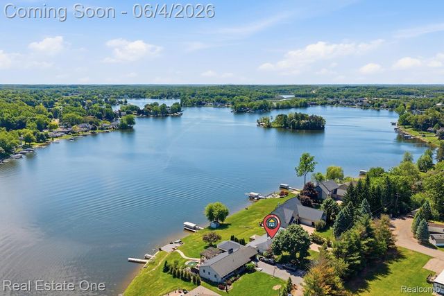 8080 Pine Ranch Drive, Brighton Township, MI 48114