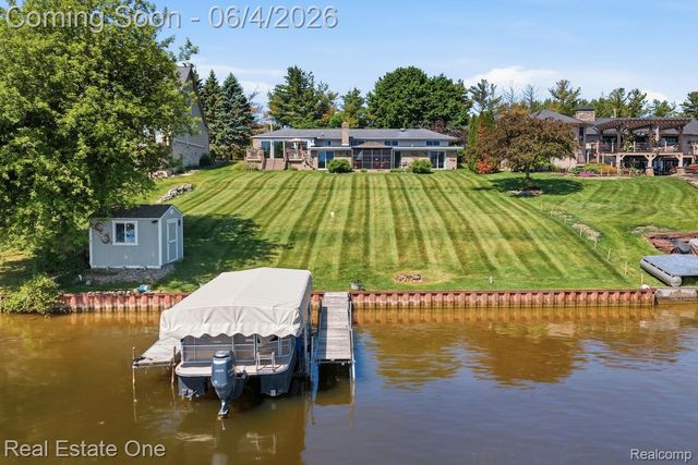 8080 Pine Ranch Drive, Brighton Township, MI 48114