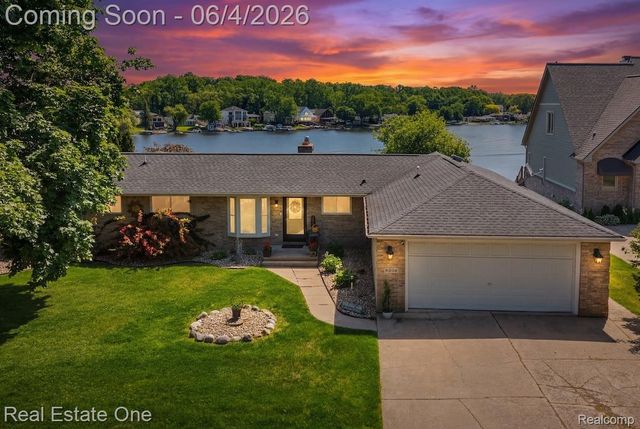 8080 Pine Ranch Drive, Brighton Township, MI 48114