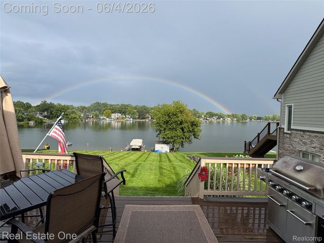 8080 Pine Ranch Drive, Brighton Township, MI 48114