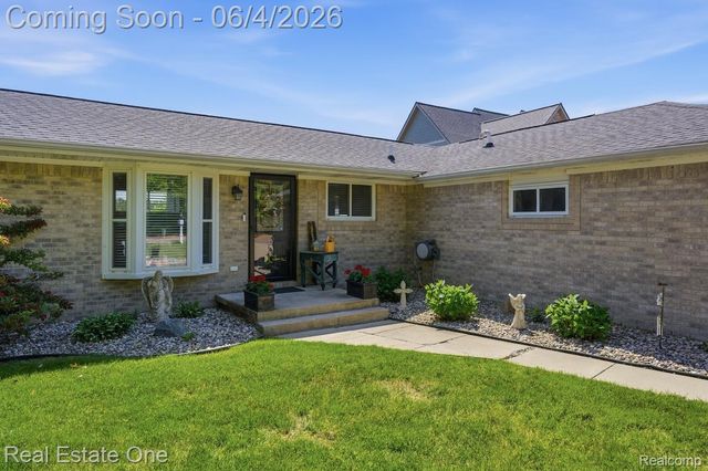 8080 Pine Ranch Drive, Brighton Township, MI 48114