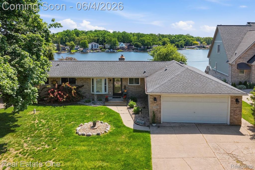 8080 Pine Ranch Drive, Brighton Township, MI 48114