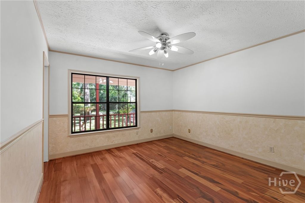 Image 11 of property listing at 9 W Coquena Circle, Savannah, GA 31410