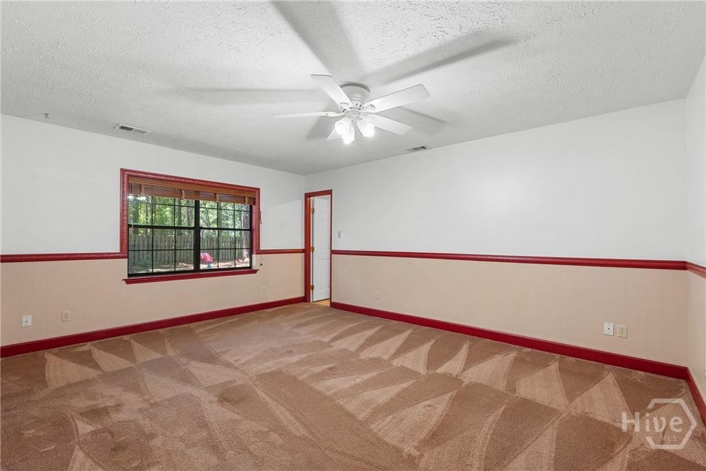 Image 12 of property listing at 9 W Coquena Circle, Savannah, GA 31410