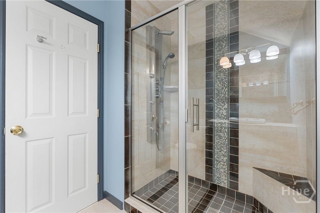 Image 20 of property listing at 9 W Coquena Circle, Savannah, GA 31410