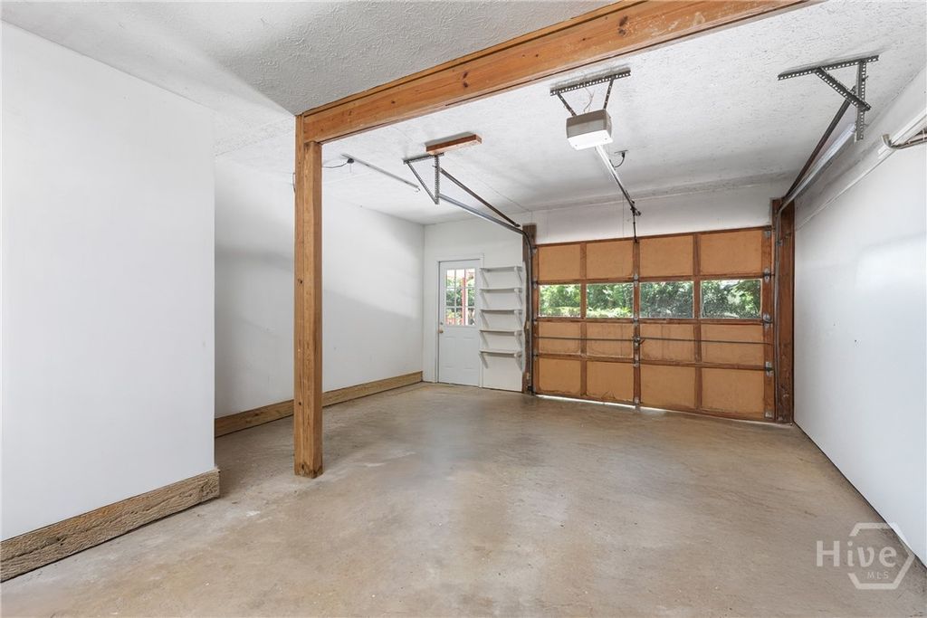 Image 27 of property listing at 9 W Coquena Circle, Savannah, GA 31410