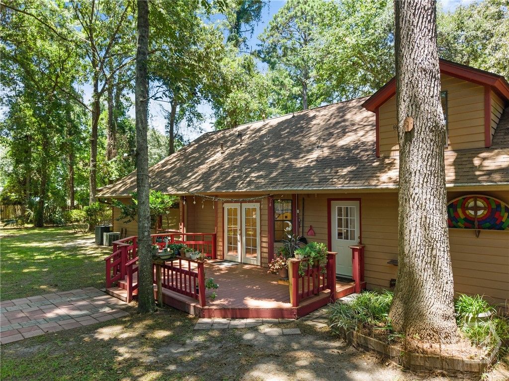 Image 28 of property listing at 9 W Coquena Circle, Savannah, GA 31410