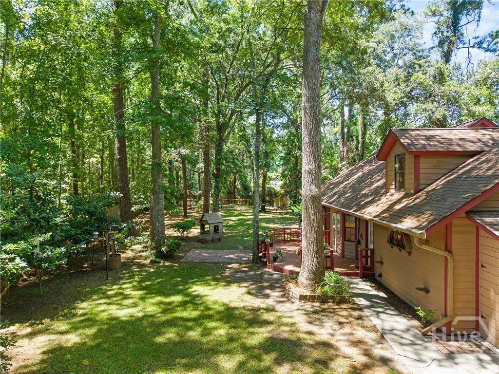 Image 31 of property listing at 9 W Coquena Circle, Savannah, GA 31410