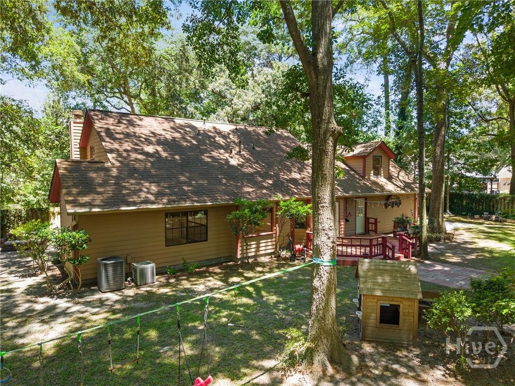 Image 36 of property listing at 9 W Coquena Circle, Savannah, GA 31410