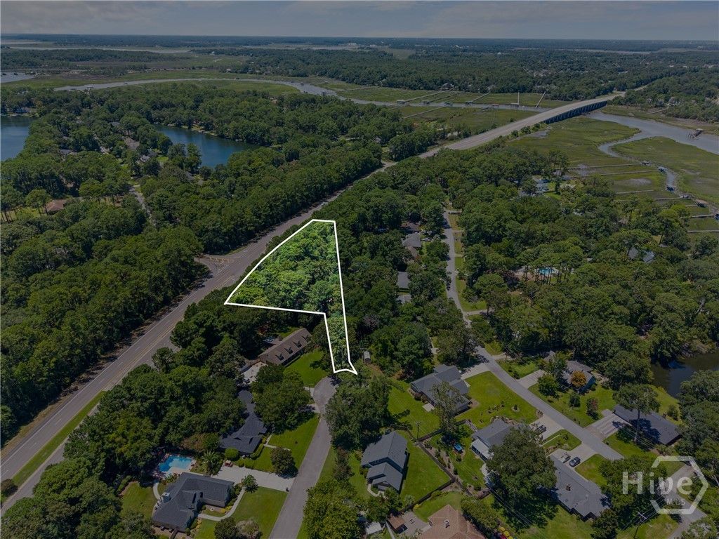 Image 37 of property listing at 9 W Coquena Circle, Savannah, GA 31410