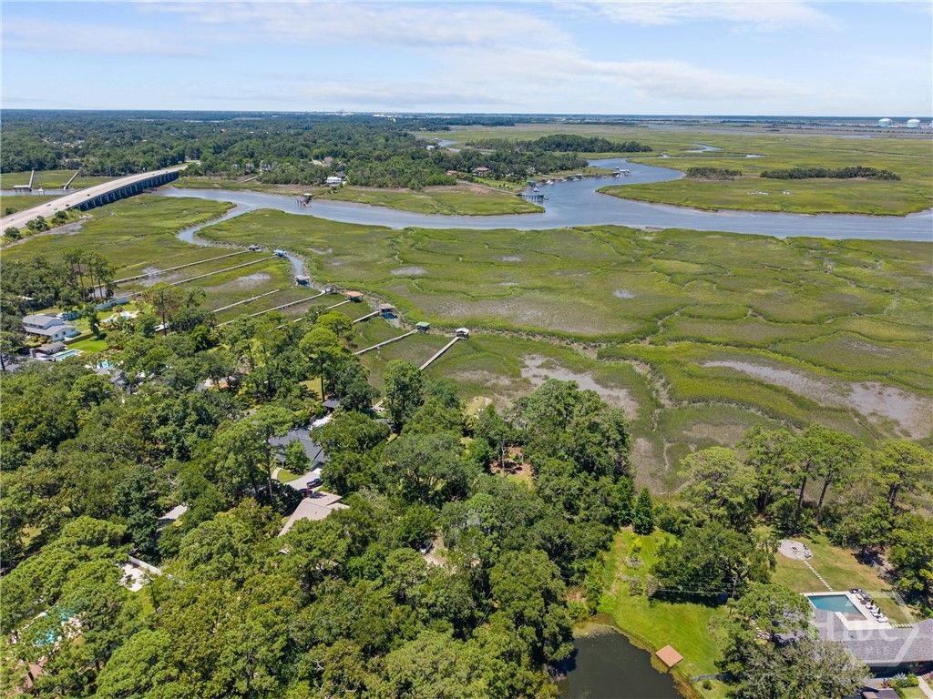 Image 39 of property listing at 9 W Coquena Circle, Savannah, GA 31410