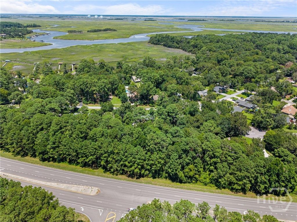 Image 40 of property listing at 9 W Coquena Circle, Savannah, GA 31410