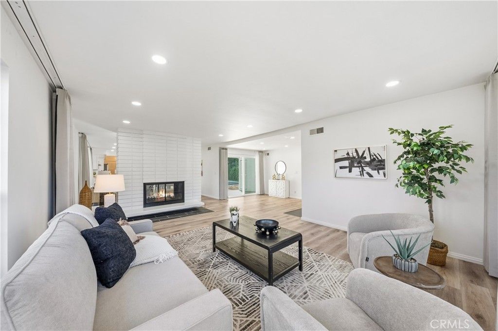 Image 4 of property listing at 448 E Sandra Avenue, Arcadia, CA 91006
