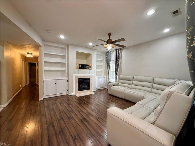 400 Coastal Walk Pl Apt 105, Virginia Beach, VA 23451