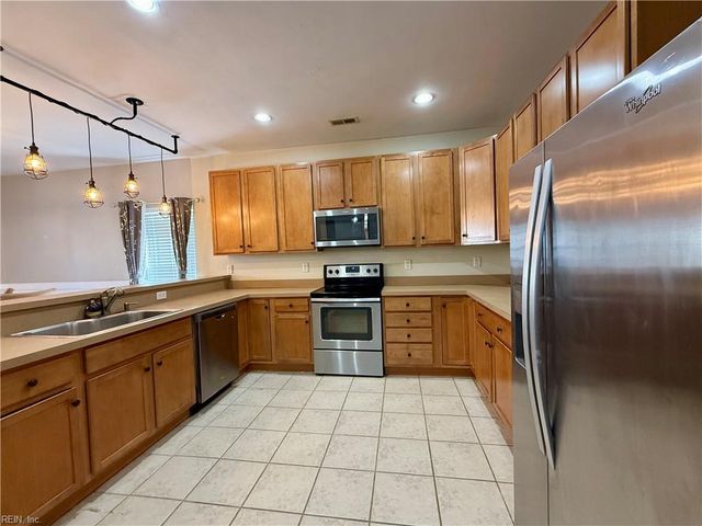 400 Coastal Walk Pl Apt 105, Virginia Beach, VA 23451