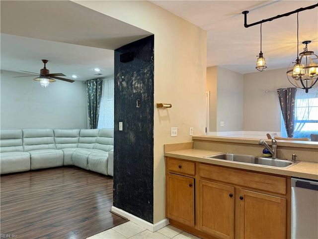 400 Coastal Walk Pl Apt 105, Virginia Beach, VA 23451