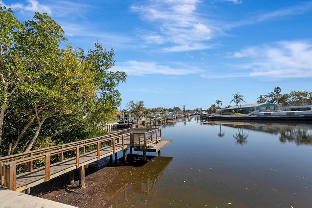 350 79TH AVENUE N 238, St Petersburg, FL 33702