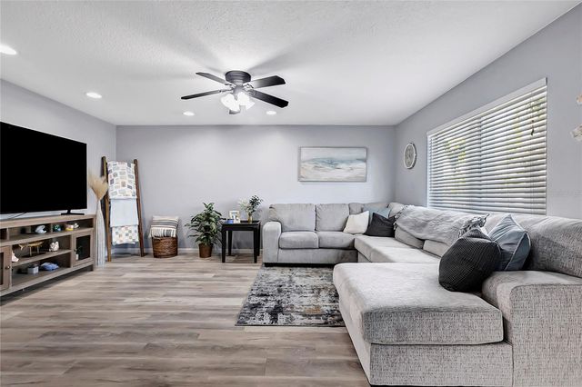 350 79TH AVENUE N 238, St Petersburg, FL 33702