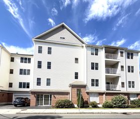 51 Pearl St 206, Malden, MA 02148