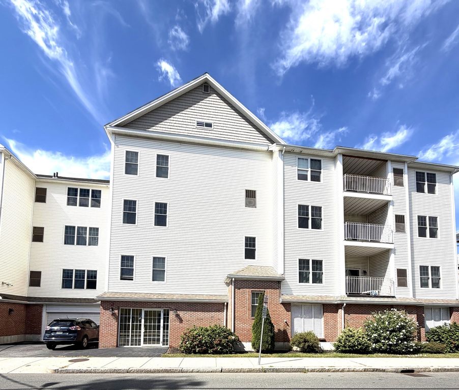 51 Pearl St 206, Malden, MA 02148