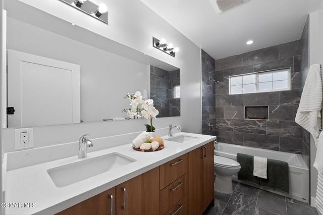 3722 Degnan Boulevard, Los Angeles, CA 90018