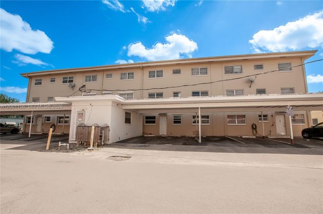 300 S Luna Ct 2, Hollywood, FL 33021