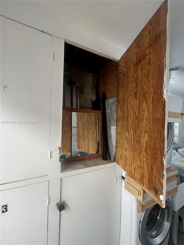 300 S Luna Ct 2, Hollywood, FL 33021