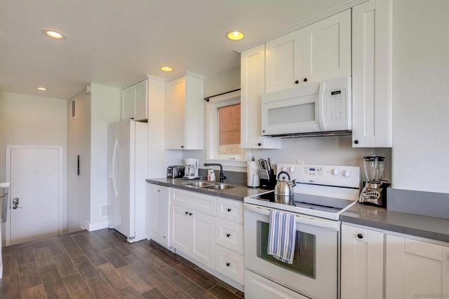 3686 Bayside Walk, San Diego, CA 92109